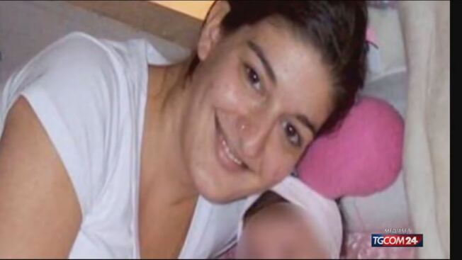 Napoli, 25enne morta sotto i ferri. Testimoni: "Operata dopo il decesso"